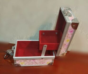 Sandıqlar: Mücrü qabı 2 əd mücrü(qızıl) qutu.Az İstifadə edilib. Yazılan qiymət — 2