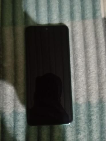 any unboxing endir: Redmi smartfon – yaşıl rəngli korpus, iki böyük kamera modulu və LED — 3