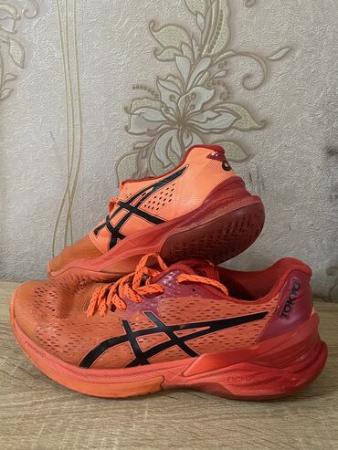 лоро пиано обувь женская летняя: Эркектердин кроссовкасы, 41.5, Asics, Колдонулган, түсү - Кызыл, Өзү алып кетүү