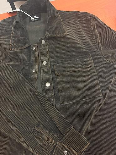 Digər kişi geyimləri: Pull&Bear - dən alınıb. Geyinilməyib. Yenidir.
S - ölçü — 4