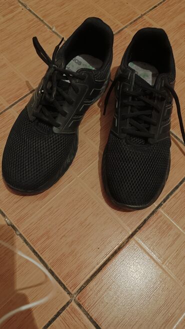 Кроссовки и спортивная обувь: Мужской красовка размер 42