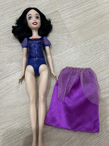 barbie oyuncaq: Məhsul: Disney Mattel (©2022) “Qar Kraliçası/Snow White” temalı kukla — 5