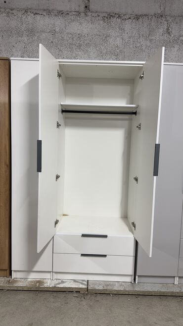 Шкафы для одежды: Качество на первом месте! Прослужит вам долгие годы! Трехдверный шкаф — 3