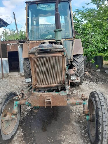 bu avtomobil traktor variantı: Трактор