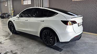 byd e5 2020: Tesla Model Y: 2021 г., Электромобиль — 3