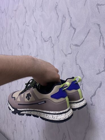 Кроссовки и спортивная обувь: Descente оригинал, продаю так как не подошел размер ! 41 размер Носил