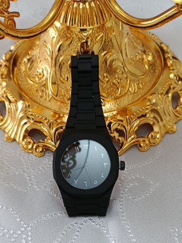 beş qaş üzüklər: Uniseks qol saatları – minimal və modern dizayn Məhsul təsviri: -