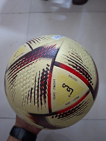 Toplar: Futbol topları 20-25 azn Məhsul təsviri: - Peşəkar oyuna və məşqlərə — 25
