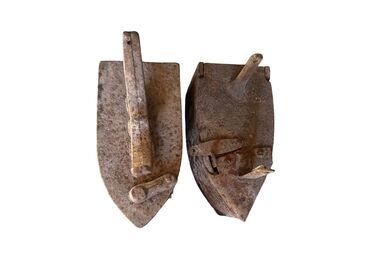Məhsul: Köhnə tip dəmir ütülər (2 ədəd) Təsvir: - Tamamilə metal