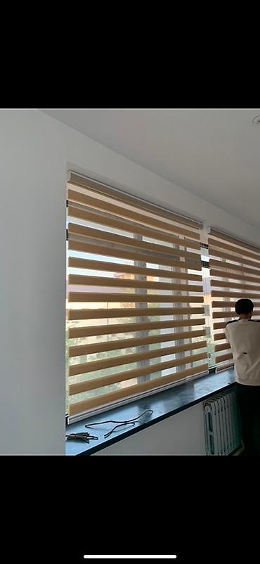 Жалюзи и рольшторы: Рулонные шторы «день-ночь» с горизонтальными полосами, на чередующими — 2