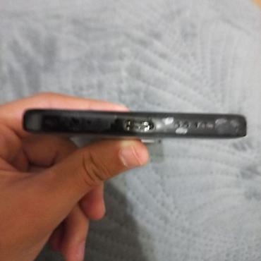 note 3: Смартфон редми нот 11 с тонким корпусом и плоскими гранями. На корпусе — 4
