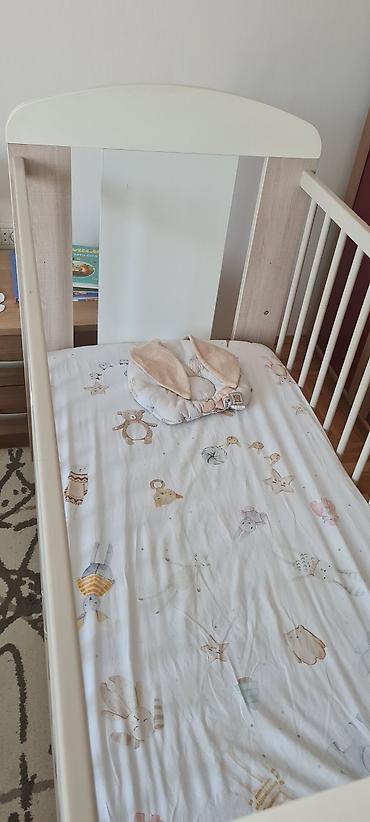 elipsa kardigani: Dečiji krevetac sa žirafom – drvena konstrukcija svetlog dekora sa — 4