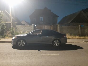 тойота камри сороковка: Продается седан Toyota Camry серого цвета, идеально подходящий для