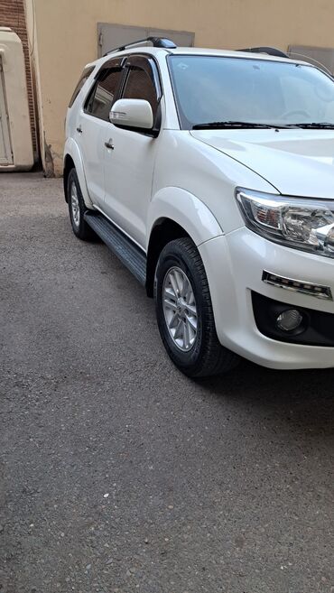 Toyota: Toyota Fortuner: 2.7 l | 2013 il Ofrouder/SUV — 4