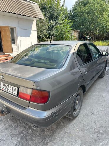 электромобиль neta: Седан Nissan Primera серого цвета, практичный вариант для