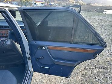 Другие детали салона: Mercedes-Benz — E220 - Классический интерьер с синим текстильным — 5