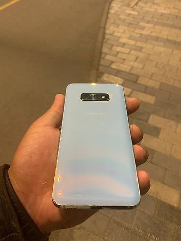 самсунг 10е: Samsung Galaxy S10e, Б/у, 128 ГБ, цвет - Голубой, 2 SIM — 3