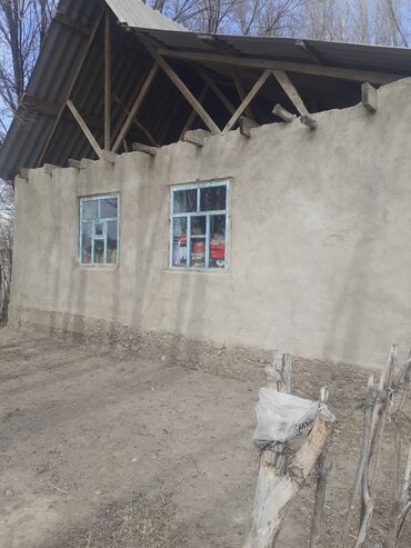 продаю дом в киргизии 1: 64 м², 3 комнаты, Старый ремонт