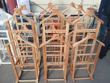 Asılqanlar: Bu, paltarların səliqəli saxlanması üçün nəzərdə tutulmuş taxta -da lalafo.az — 5 Asılqanlar: Bu, paltarların səliqəli saxlanması üçün nəzərdə tutulmuş taxta — 5