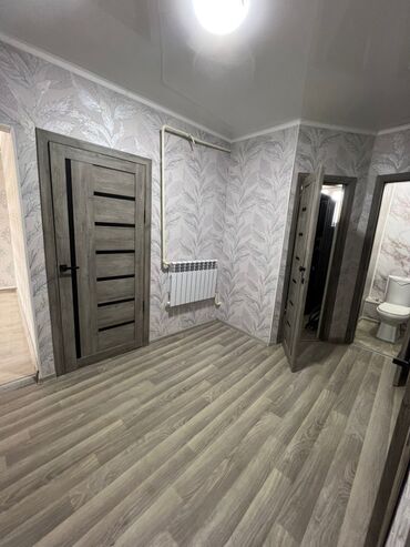 снять квартиру в токмаке запорожская область: 3 комнаты, 80 м², 2 этаж, Косметический ремонт