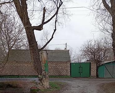 Продажа коттеджей и домов: Продаётся дом за капитальным кирпичным забором с зелёными воротами и — 3