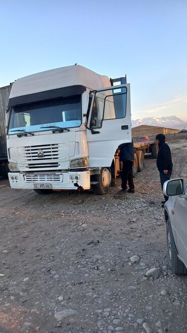 шаурма сдаю: Требуется водитель на Хову тягач, доставка кирпичей в поддонах, по