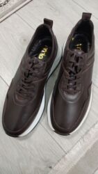 Кроссовки и спортивная обувь: Мужские кроссовки, 43, Новый, цвет - Черный, Платная доставка — 18