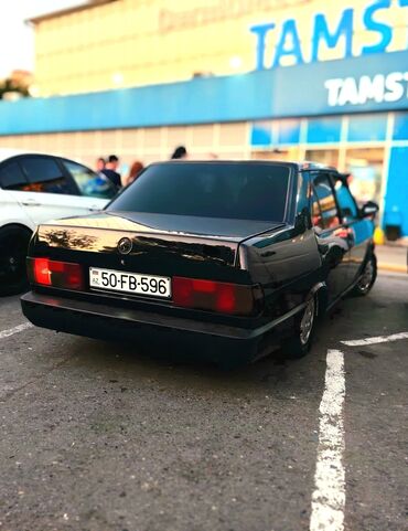 disk r: Model: Tofas Şahin (sedan) Rəng: qara Kuzov: 4 qapılı, klassik kəskin