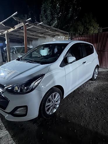 срочно продам машину: Chevrolet Spark: 2018 г., 1 л, Автомат, Бензин, Хэтчбэк — 2