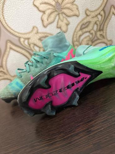 nike react: Футбольные бутсы Nike Merc носил примерно 7,8 раз - Тип покрытия — 3