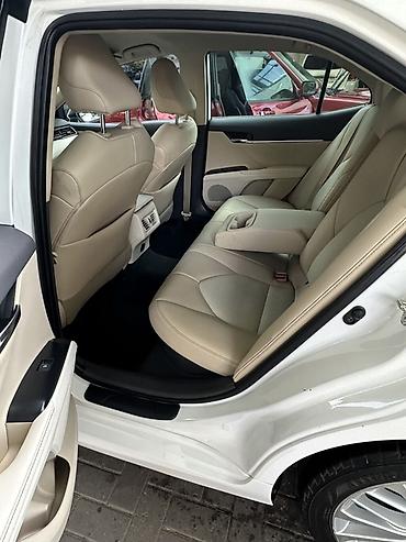 продаю юто: Toyota Camry: 2020 г., 2.5 л, Автомат, Гибрид, Седан — 10
