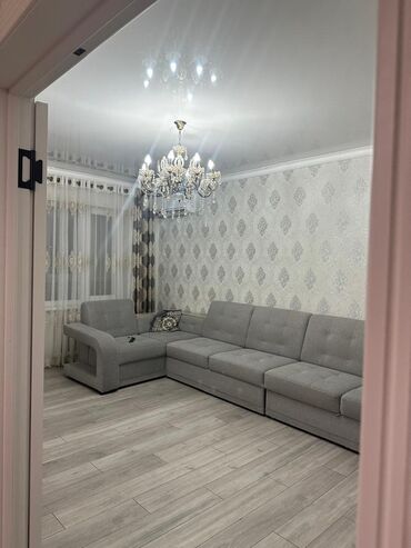 срочно продаётся 1 комнатная квартира в районе ошского рынка: 3 бөлмө, 70 кв. м, 106-серия жакшыртылган, 5 кабат, Евроремонт