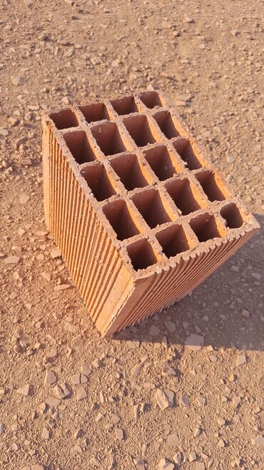 Kərpiclər: Keramzit/keramik boşluqlu blok (hörgü kərpici) - Material: bişmiş gil — 10