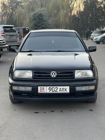 Volkswagen: Volkswagen Vento: 1994 г., 1.8 л, Механика, Бензин, Седан