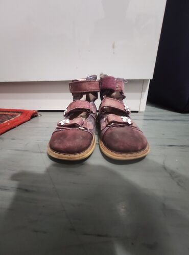 Босоножки, сандалии, шлепанцы: Хорошая артапидическа обувь размер 27