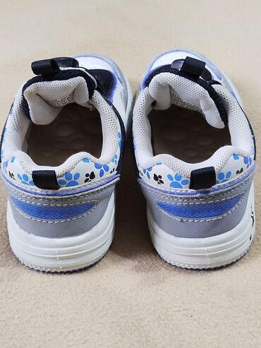 Детская обувь: Продаю детскую обувь в идеальном состоянии. Брали от 3500 сом. От 400 — 33