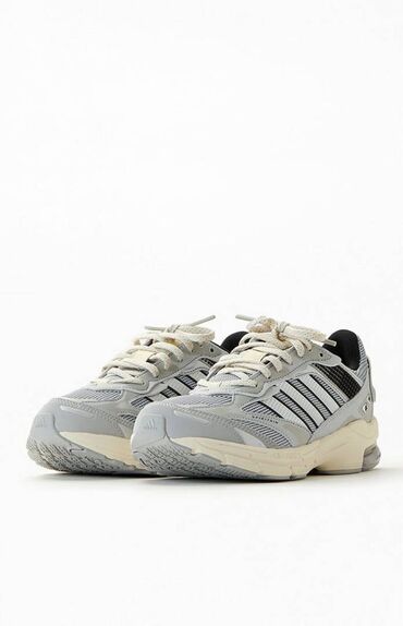 adidas кроссовка: Продаю мужские кроссовки Adidas Eco Silver Spiritain 2000 Shoes