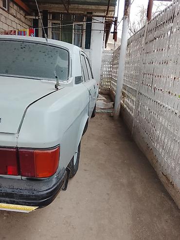 üstü açıq maşın: Model: GAZ Volga (24/3102 seriyası ehtimal olunur) Kuzov: sedan, ağ — 4