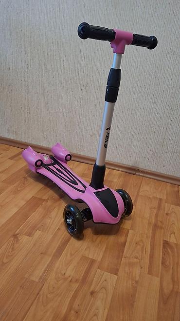 scooter icaresi: Az istifade olunub.çəhrayı tüstü buraxır.mahni çalarları var. Baha — 7