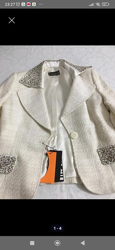 Zərif qadın kostyumu – jaket və ətək komplekti - Rəng: krem/açıq bej
