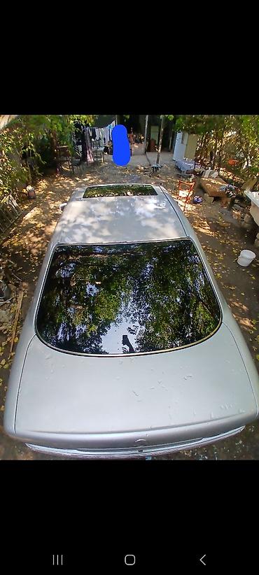 w210 duman: Mercedes-Benz E‑Class (W210) sedan, gümüşü rəng. - Kuzov: 4 qapılı — 10