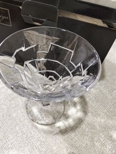 ваза под фрукты: Блюдо для тортов и сладостей, цвет - Белый, Хрусталь, Чехия at lalafo.az ваза под фрукты: Блюдо для тортов и сладостей, цвет - Белый, Хрусталь, Чехия