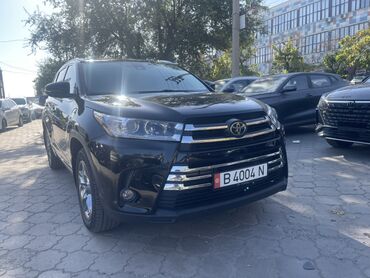 авто в бишкеке: Элегантный черный кроссовер Toyota Highlander, идеально подходящий для