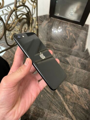 хит 2020: IPhone SE 2020, Б/у, 128 ГБ, Jet Black, Чехол, 94 %