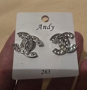 Accessories: Mindjuše CC znak sa cirkonima, srebrne i zlatne boje, bizuterija. Kao — 9