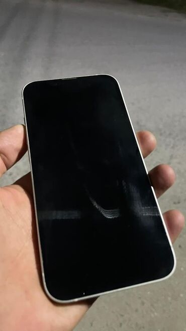 новые телефоны айфон: IPhone 13, Б/у, 128 ГБ, Серебристый