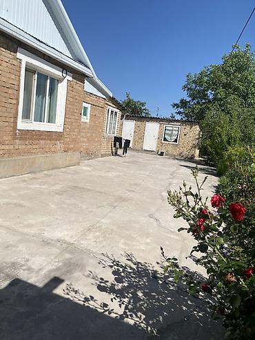 Продажа коттеджей и домов: Продаётся частный дом с благоустроенным двориком. - Кирпичный — 1