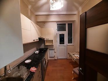 2 otaqli evler: Kristal Abşeron 2 də (at heykəlinin yanında) iki otaqlı ev satılır — 2