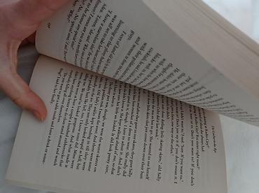 Книги и журналы: "The Cathcher in the Rye" by J.D.Salinger. Kitab satılır demek olar — 2