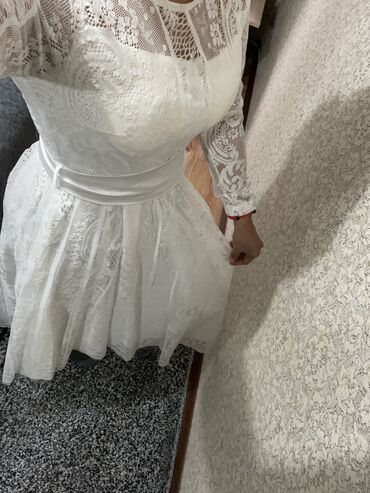 белые платье: Вечернее платье, Длинная модель, С рукавами